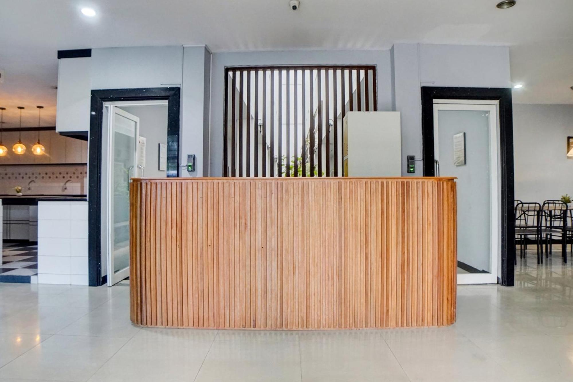 Spot On 92822 Finest House Near Amplas Bus Terminal Medan Exterior photo